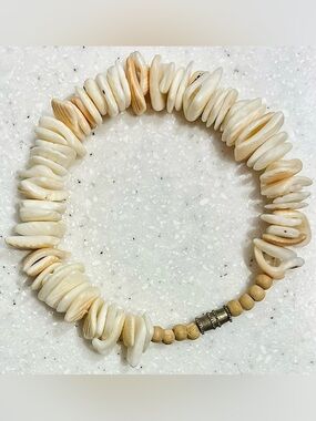 Handmade Cream Shell Bead Bracelet